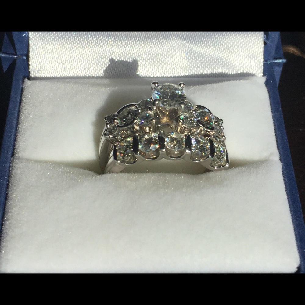 Engagement and Wedding Ring Set…this is prefect…